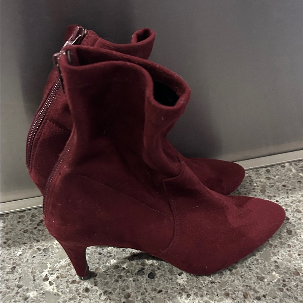 AEROSOLES Burgundy Pointed Sock Ankle Boots